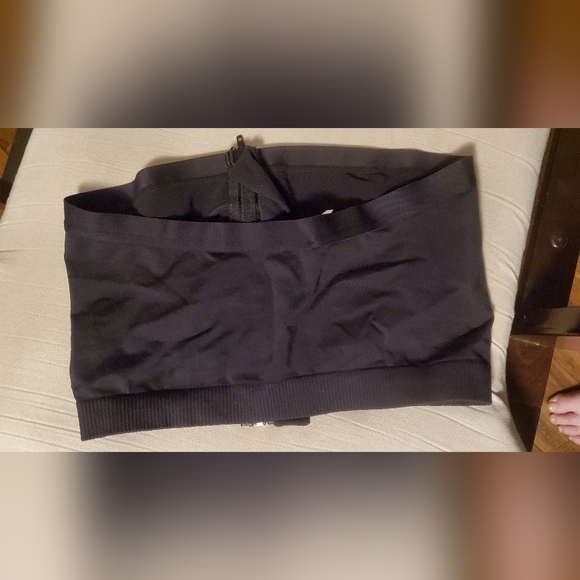 Medela Hands Free Pumping Bustier - Picture 3 of 16